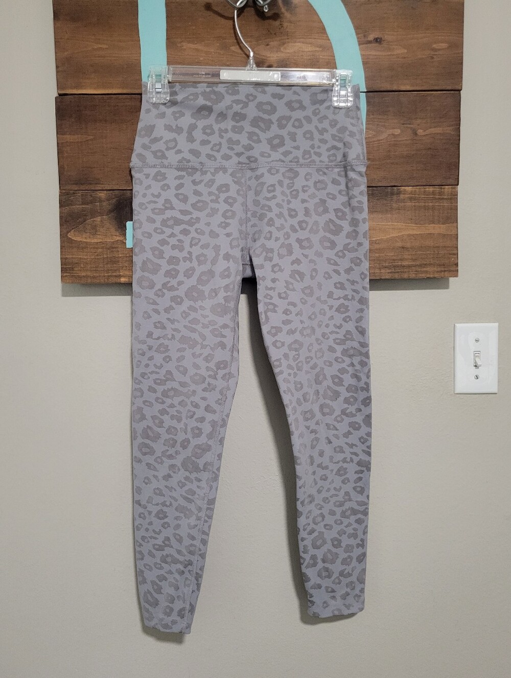 Beyond Yoga Grey Leopard-Print High Waist Midi Leggings Size Medium